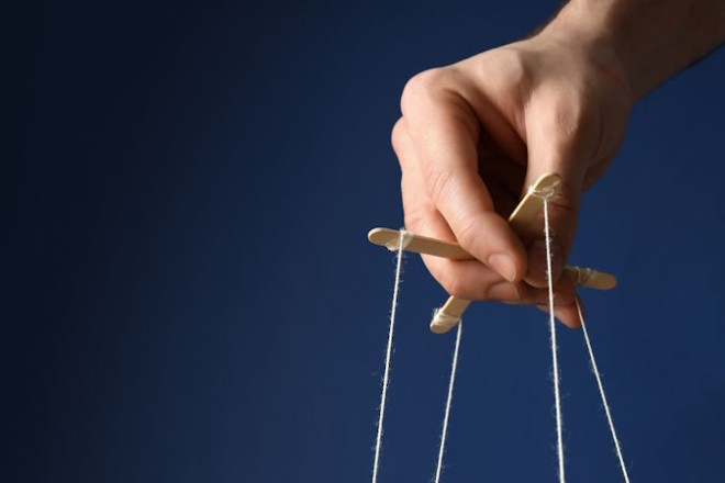 Dark patterns nie umarły, ale Twoja reputacja może. UX-grzeszki, które naruszają prawo