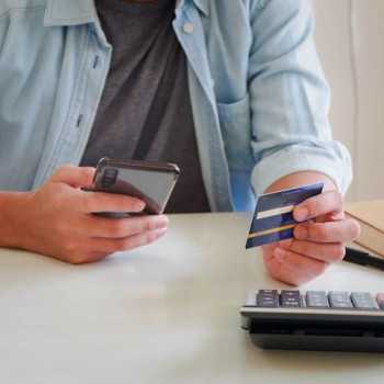 Odroczone płatności kuszą Polaków – w tym roku ponad 4 mln klientów trafi pod lupę