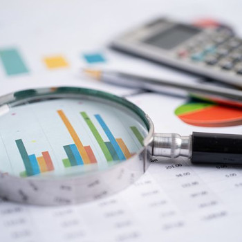 Firma ma zysk, ale nie ma pieniędzy. Jak kontroler finansowy może znaleźć przyczynę?